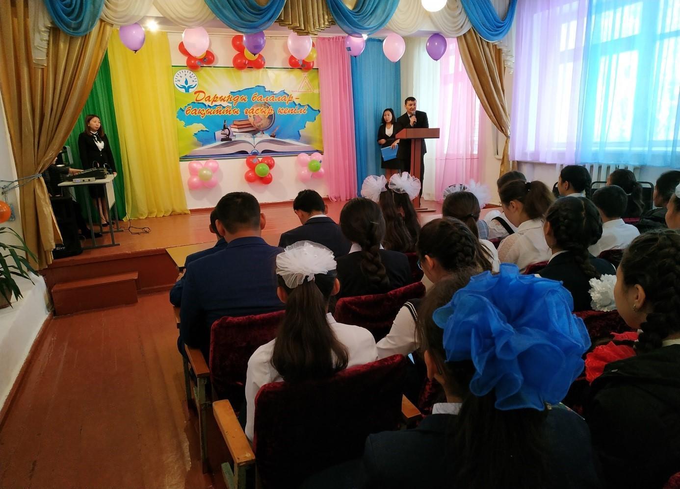 01.11.2018 жыл  Ж.Сыдықов атындағы орта мектебінде аудан оқушыларының «Дарын» ғылыми жоба жарысы өтті.