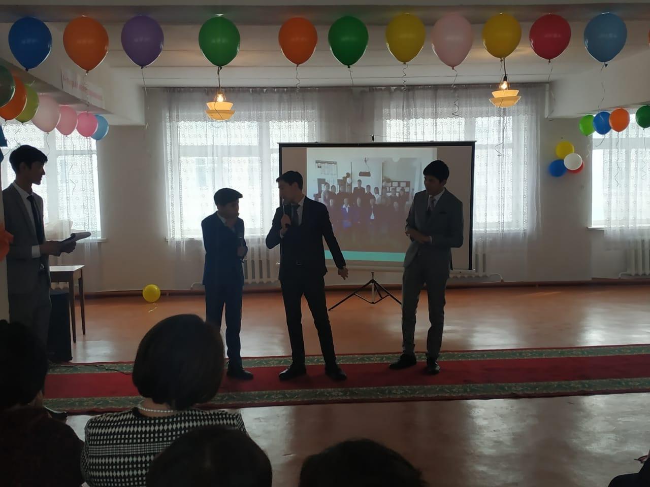 11сынып оқушылары 8 наурыз Халық аралық әйелдер мерекесімен құттықтады