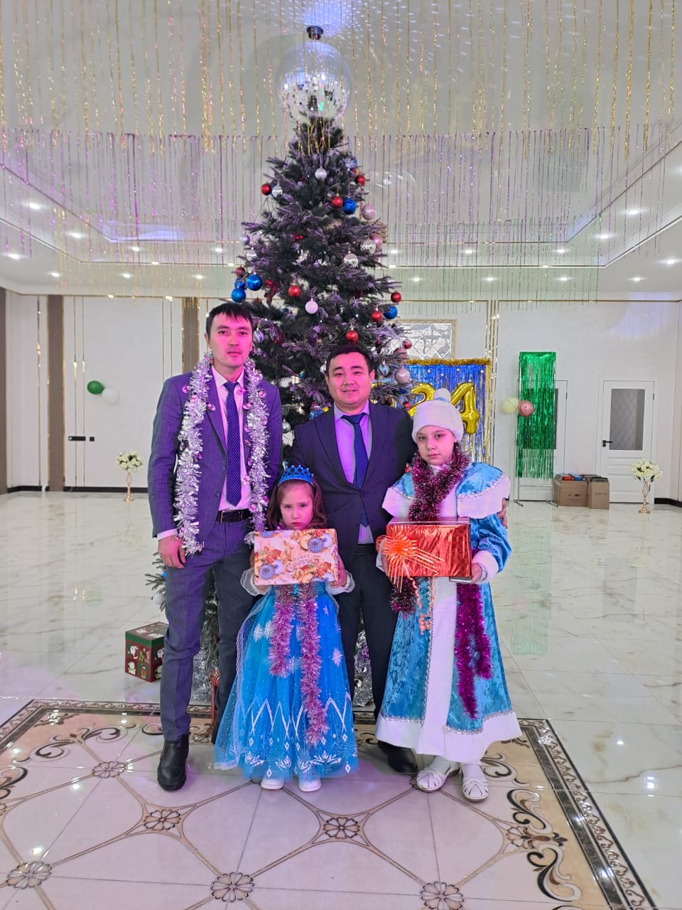 Ақсу аудандық әкімдігінің шыршасы