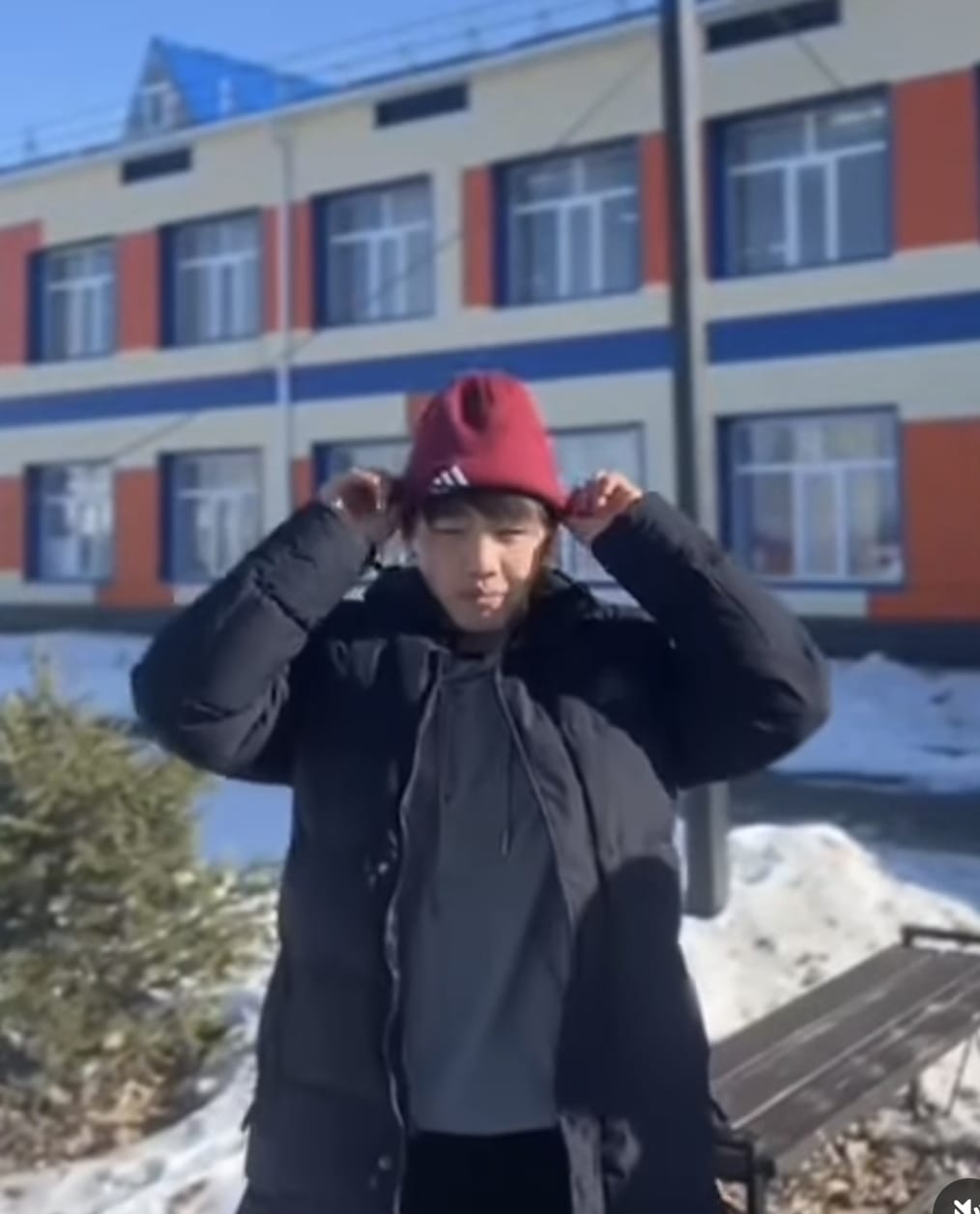 «Бас киімімді кидім» челленджі